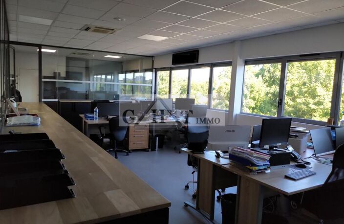 A VENDRE 287 M² DE BUREAUX A STAINS — photo 2
