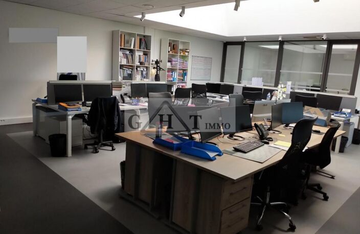 A VENDRE 287 M² DE BUREAUX A STAINS — photo 3