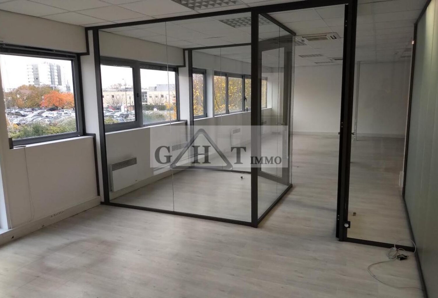 A VENDRE 142 M² DE BUREAUX A STAINS — photo 1
