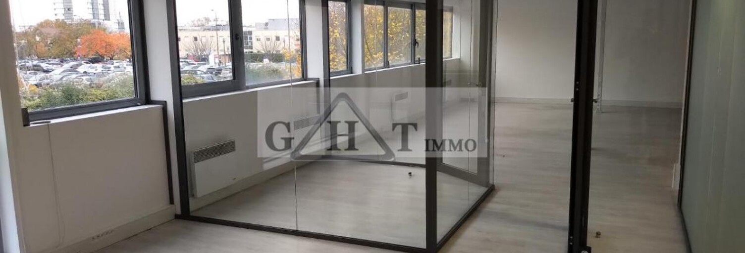 Bureau  142 m² à vendre à Stains (93240)