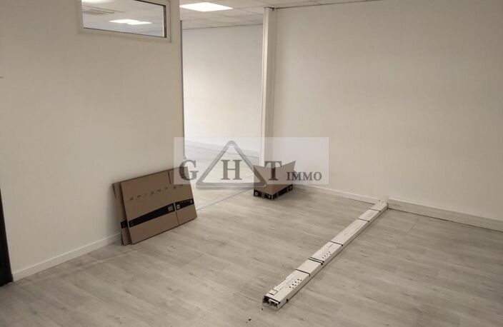 A VENDRE 142 M² DE BUREAUX A STAINS — photo 3