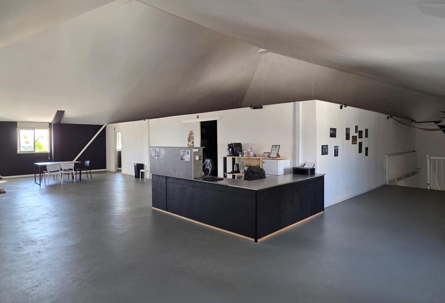 A LOUER LOCAL DE 285M² EN ETAGE ZAC CANABADY — photo 1