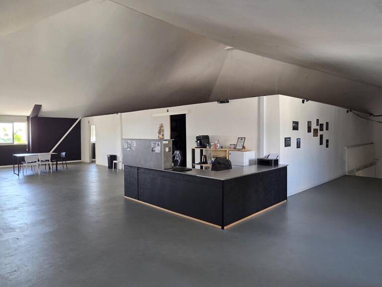A LOUER LOCAL DE 285M² EN ETAGE ZAC CANABADY — photo 1