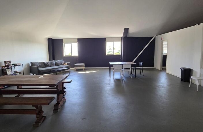 A LOUER LOCAL DE 285M² EN ETAGE ZAC CANABADY — photo 2