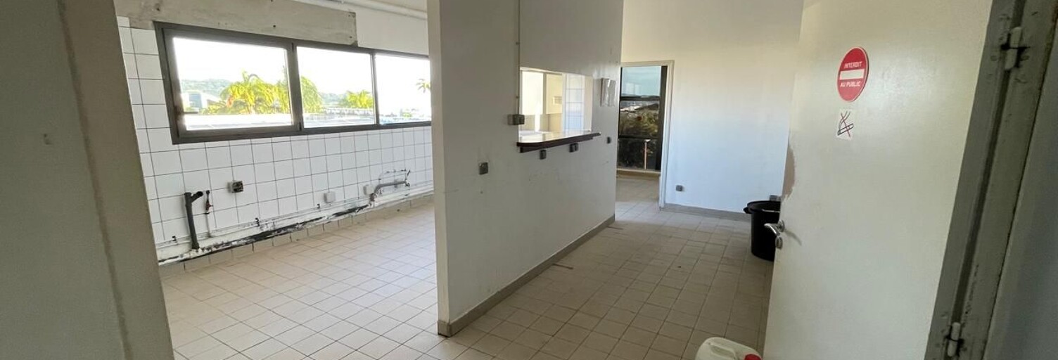 Bureau  65 m² à louer à Le Lamentin (97232)