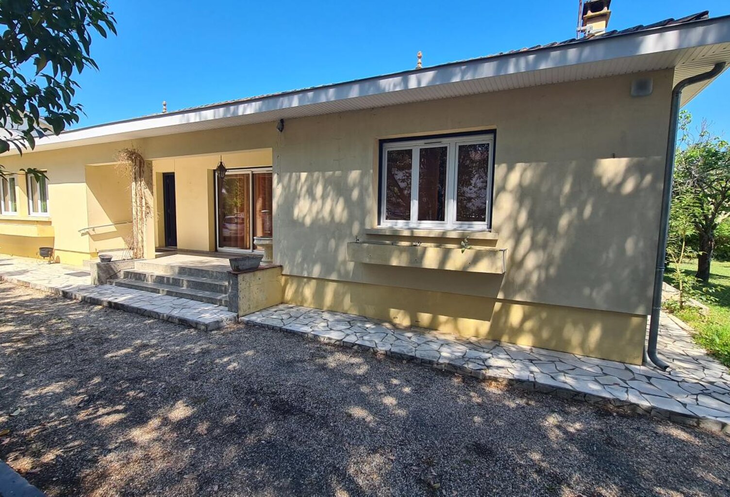 Maison À Vendre sur BASSENS Proche centre — photo 1