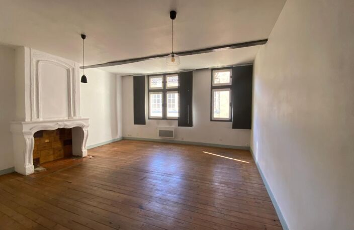 Grand T2 Proche Place Pey Berland dans immeuble en Pierre — photo 2