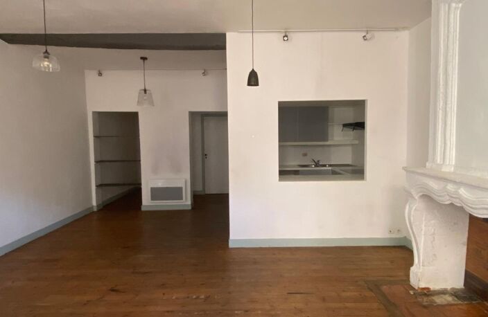 Grand T2 Proche Place Pey Berland dans immeuble en Pierre — photo 4