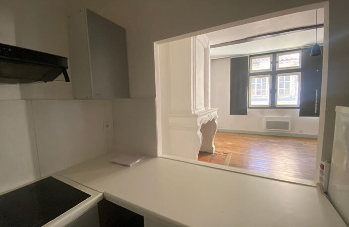 Grand T2 Proche Place Pey Berland dans immeuble en Pierre — photo 5