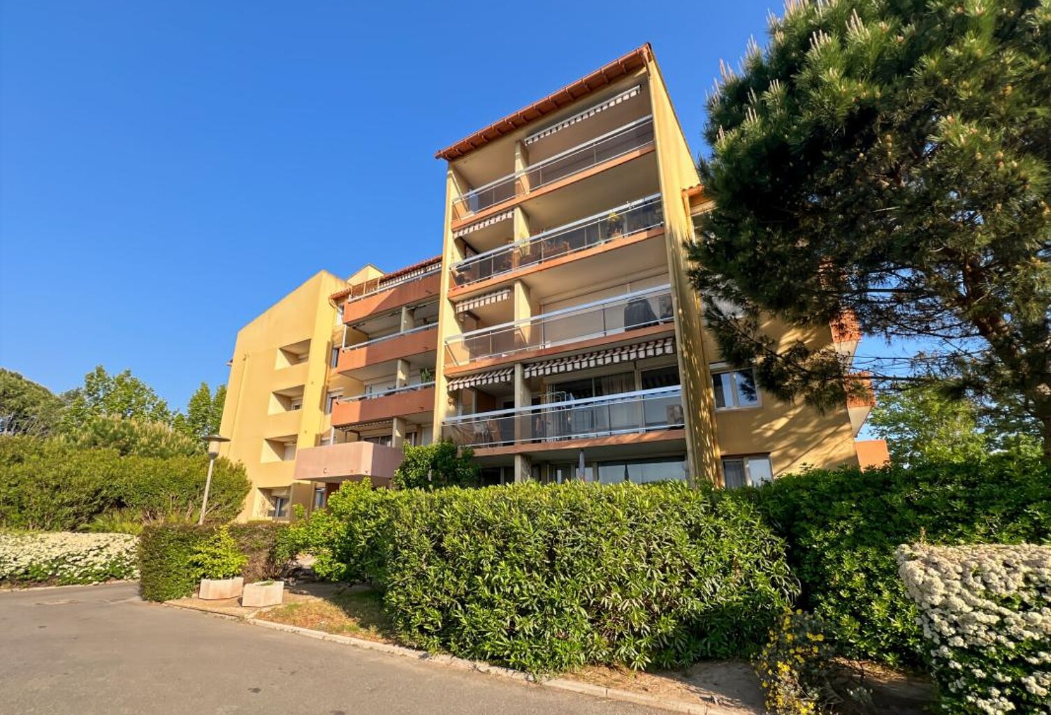Appartement À Vendre- DERNIER ETAGE- CAVE-PARKING — photo 1
