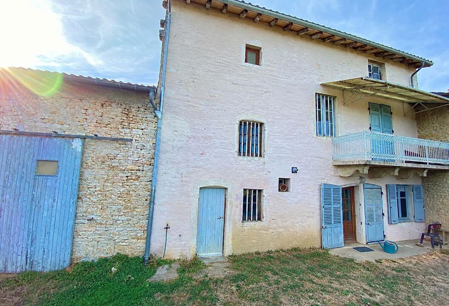 EXCLUSIVITÉ - Maison à vendre avec dépendances à Uchizy — photo 1