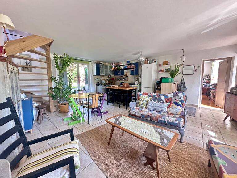CRÉMIEU  Maison en pierre avec jardin — photo 1