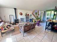 CRÉMIEU  Maison en pierre avec jardin — photo 2