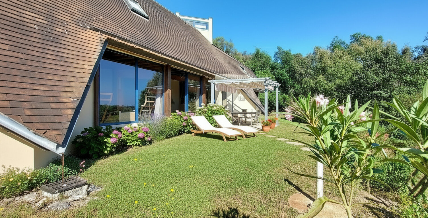 Une propriété volontairement à l'écart, pour ceux qui privilégient le silence, la discrétion et un cadre naturel préservé. 4 chambres. Terrain environ 1 hectare — photo 1