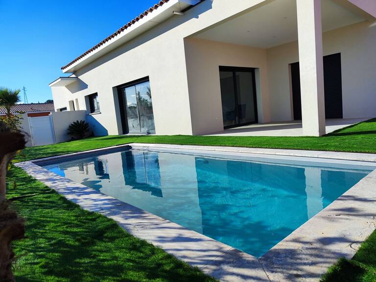 Villa — photo 1