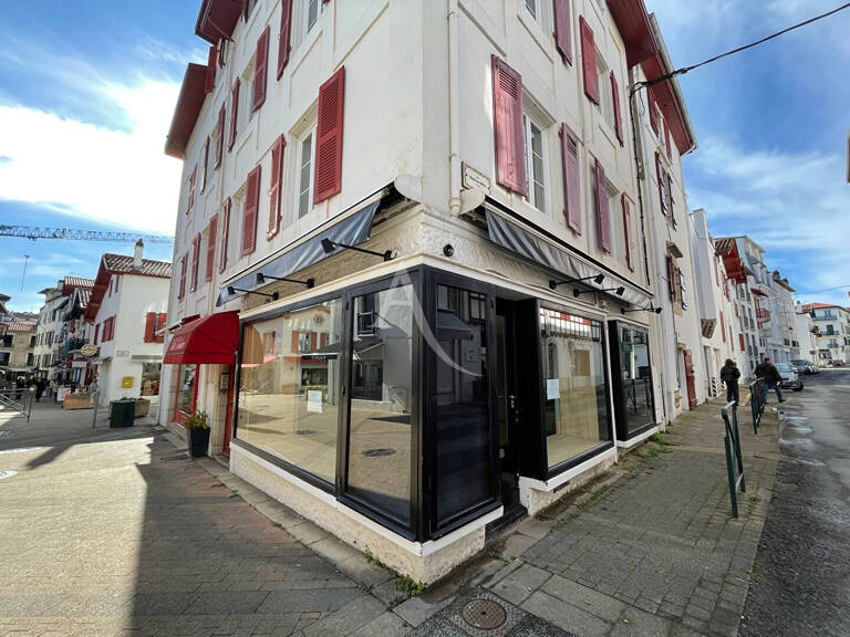 Local Commercial 23 m²  avec réserves - Centre ville Saint Jean de Luz — photo 1