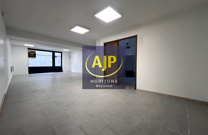 BAYONNE - local commercial / Mur commercial libre — photo 2