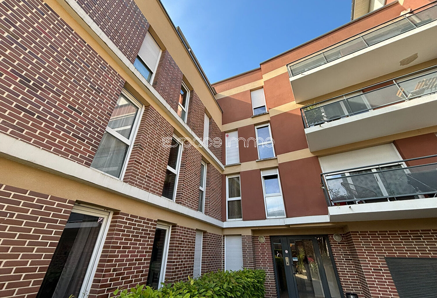 Appartement - Deville Les Rouen - 3 pièces - 68.81 m2 - Terrasse - Jardin - Parking — photo 1