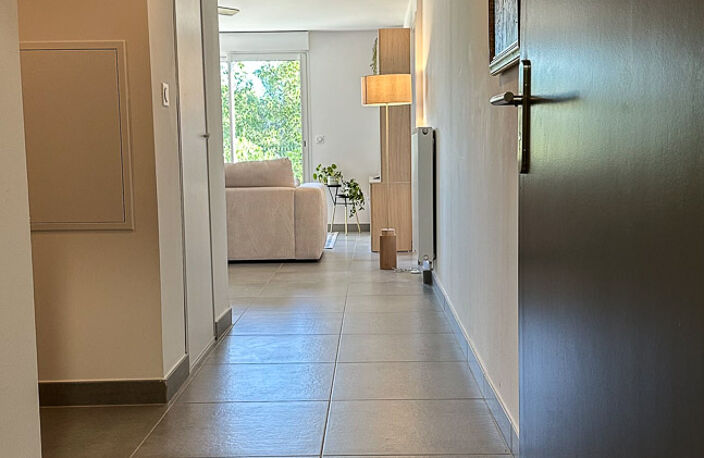 Appartement avec jardin, garage et vue dégagée aux Angles — photo 5