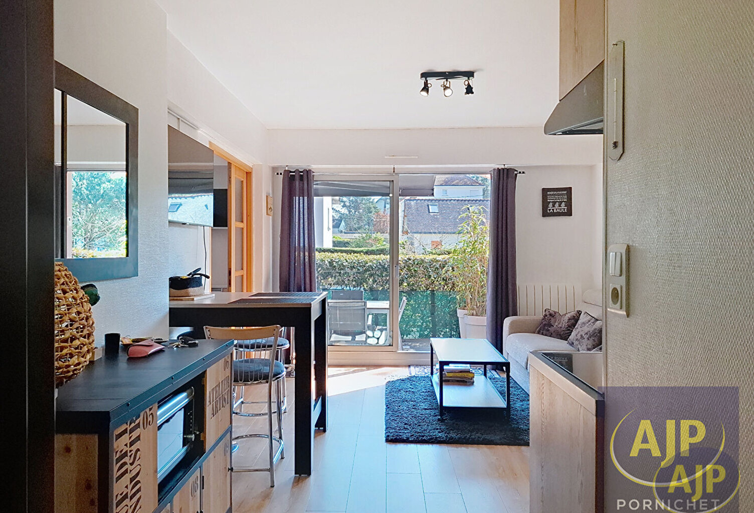 Appartement  T2 avec terrasse et stationnement - Rez-de-jardin — photo 1