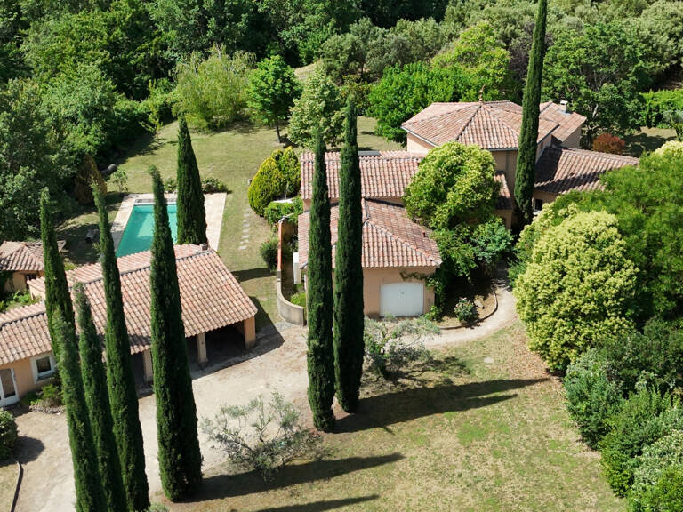 Une propriété provençale confidentielle dans un écrin de ver — photo 1