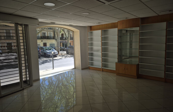 MONTAGNAC - Local commercial ou professionnel 162m2 — photo 2