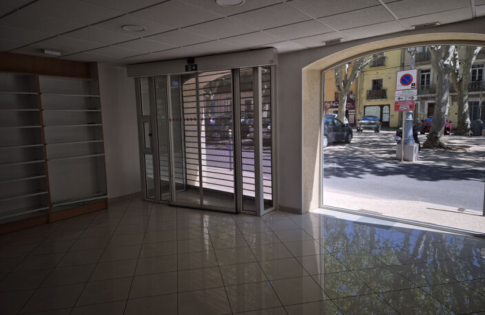 MONTAGNAC - Local commercial ou professionnel 162m2 — photo 4