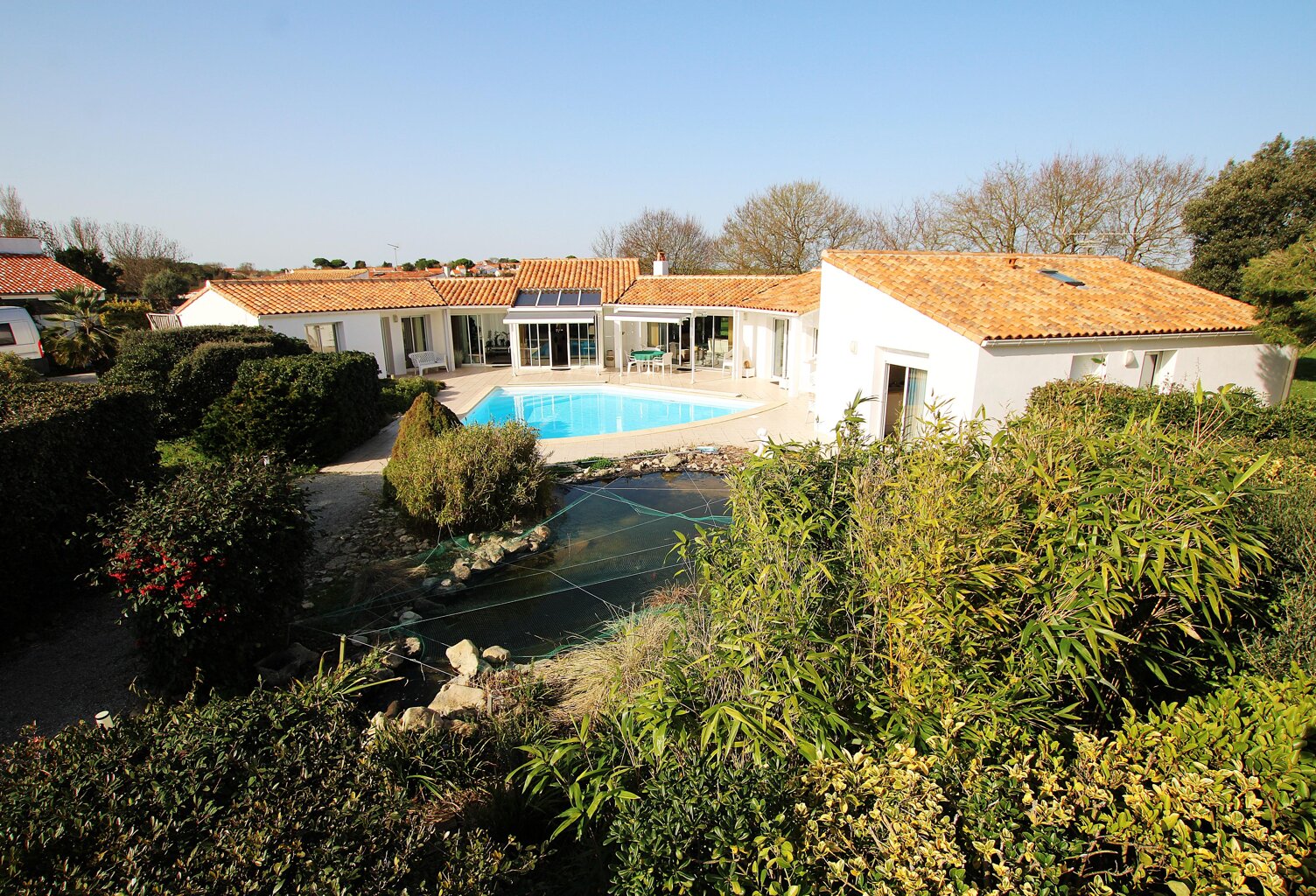 Propriété de 220m² sur 4000m² de terrain — photo 1