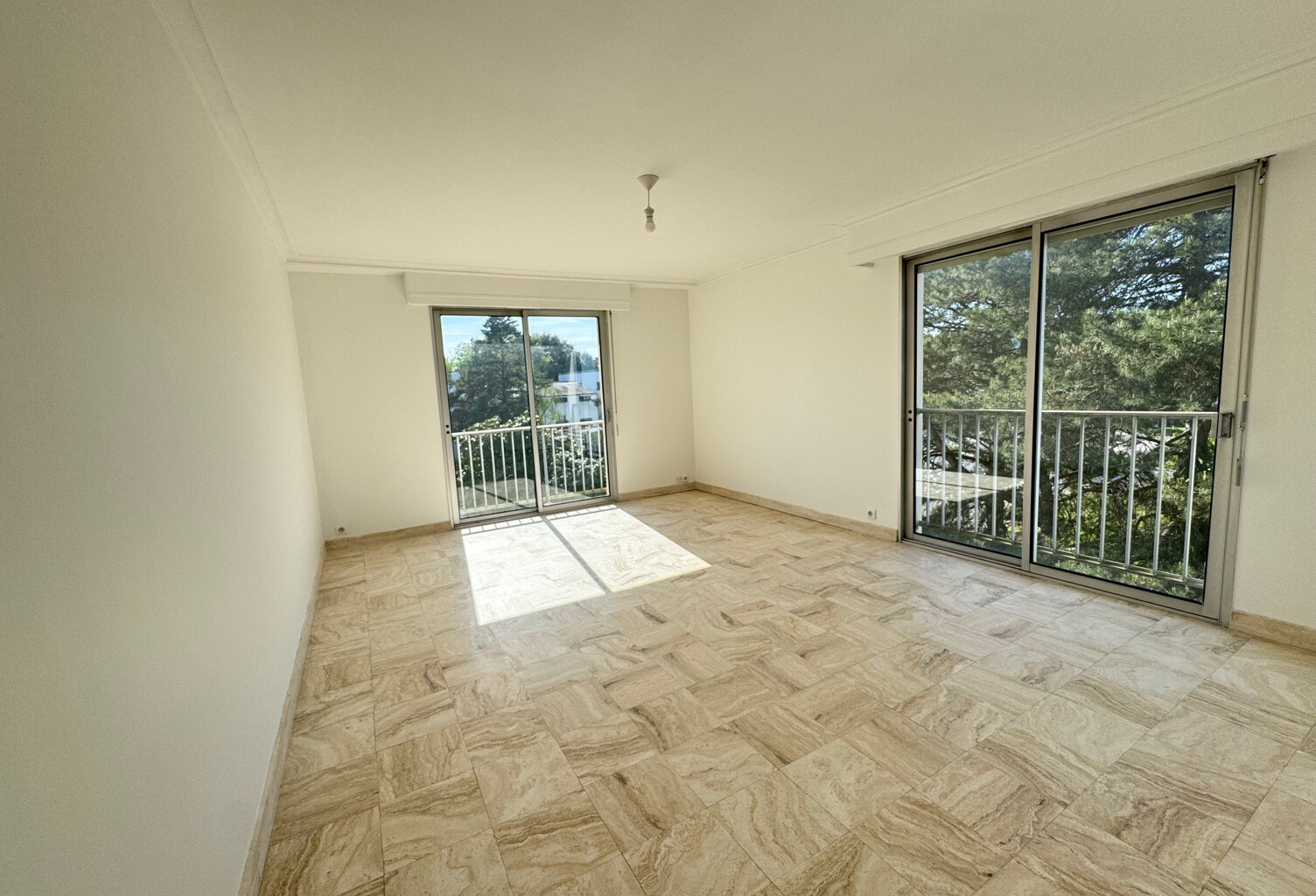 APPARTEMENT PROXIMTE PARC DE PROCE SANS VIS A VIS — photo 1