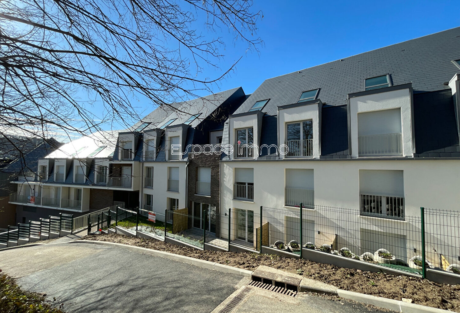APPARTEMENT AVEC BALCON - DOUBLE STATIONNEMENT - 2 CHAMBRES - ROUEN RIVE DROITE - 65 m² — photo 1
