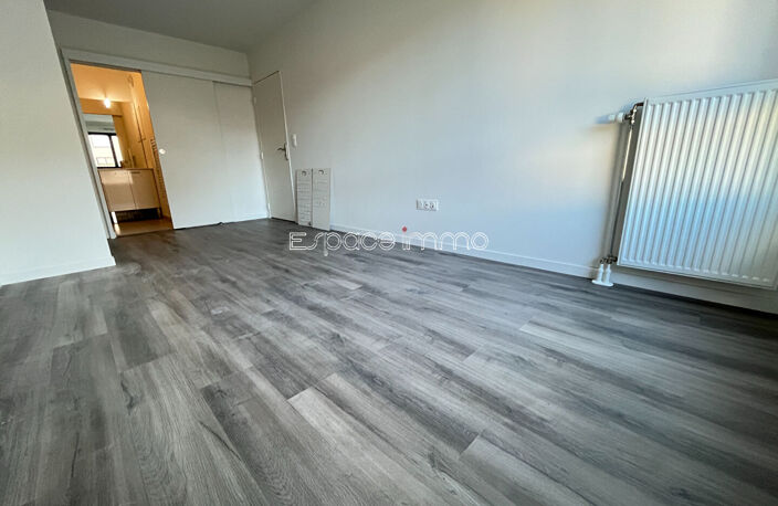 APPARTEMENT T3 - BALCON - PARKING PRIVATIF - RESIDENCE SECURISEE - SOTTEVILLE LES ROUEN - 78,21 m² — photo 3