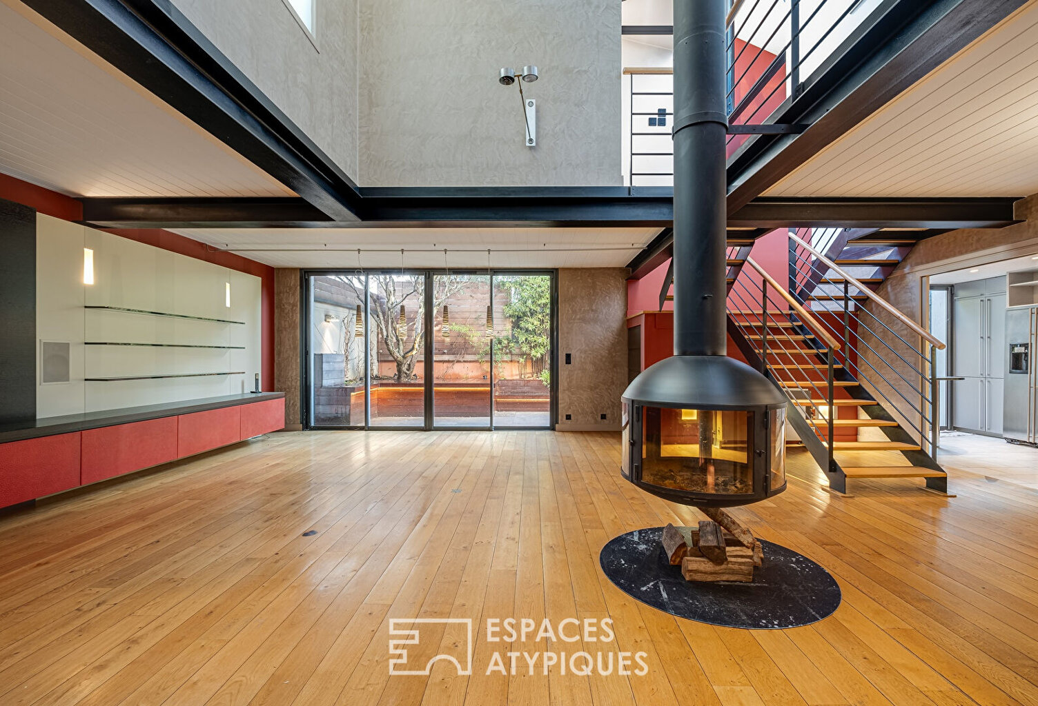 Loft précieux dans une ancienne usine — photo 1