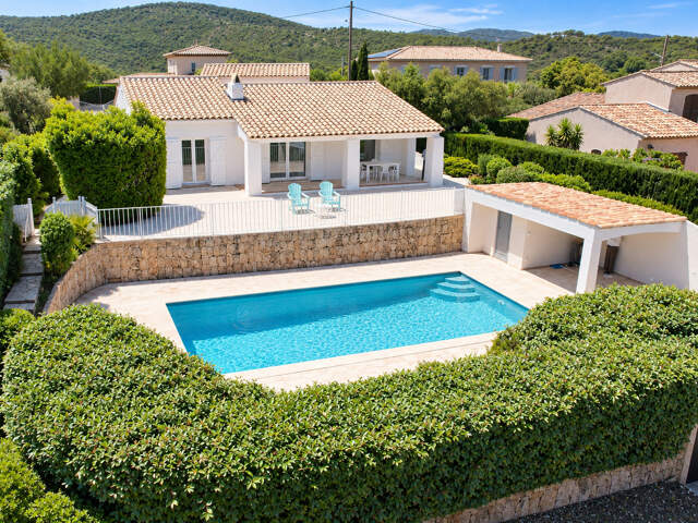 À VENDRE VILLA PLAIN PIED VUE MER PANORAMIQUE 3 CHAMBRES PISCINE GARAGE À SAINT AYGULF — photo du bien