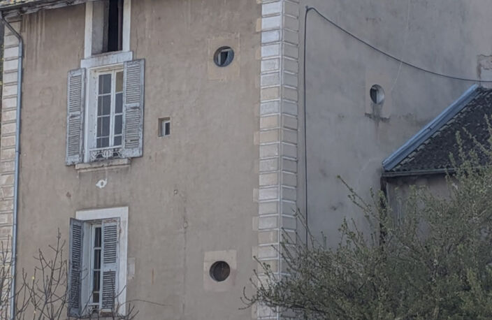 Immeuble de rapport à rénover Plein coeur de ville  Renage — photo 3