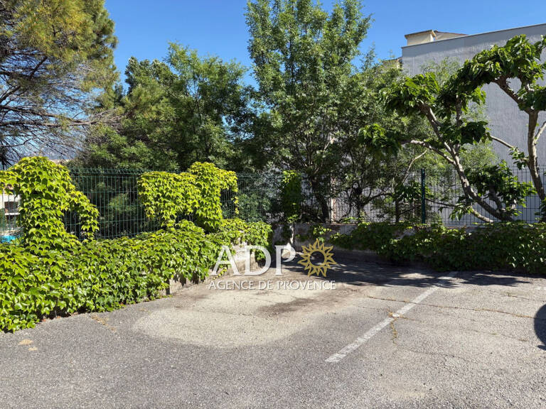 location parking — photo 1