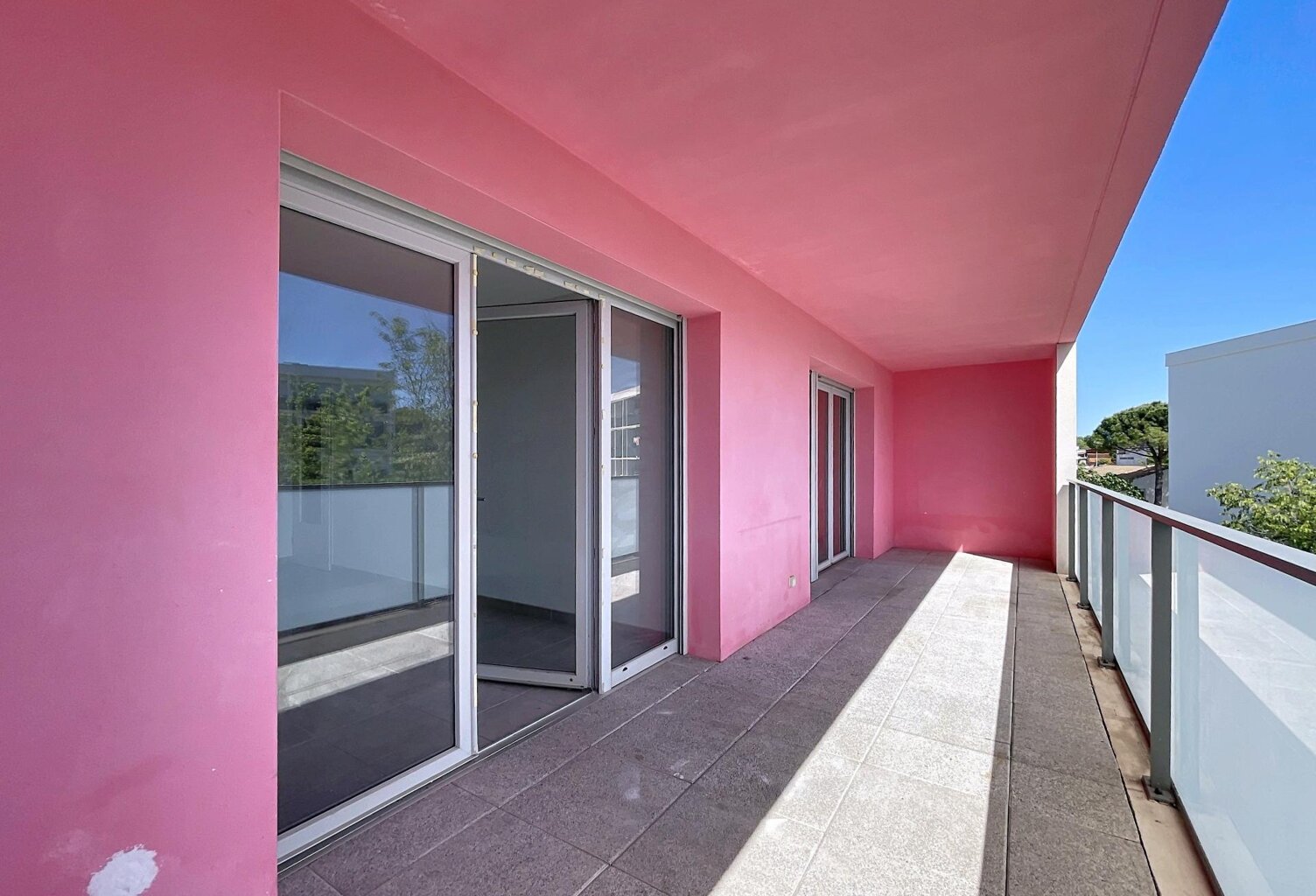 Appartement T3 avec terrasse et parking. — photo 1