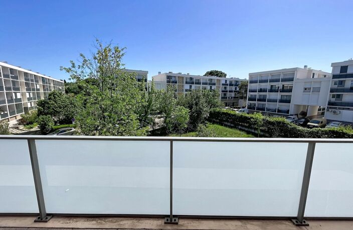 Appartement T3 avec terrasse et parking. — photo 3