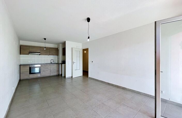 Appartement T3 avec terrasse et parking. — photo 4