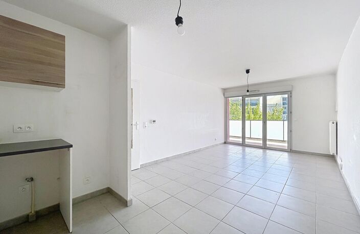 Appartement T3 avec terrasse et parking. — photo 5