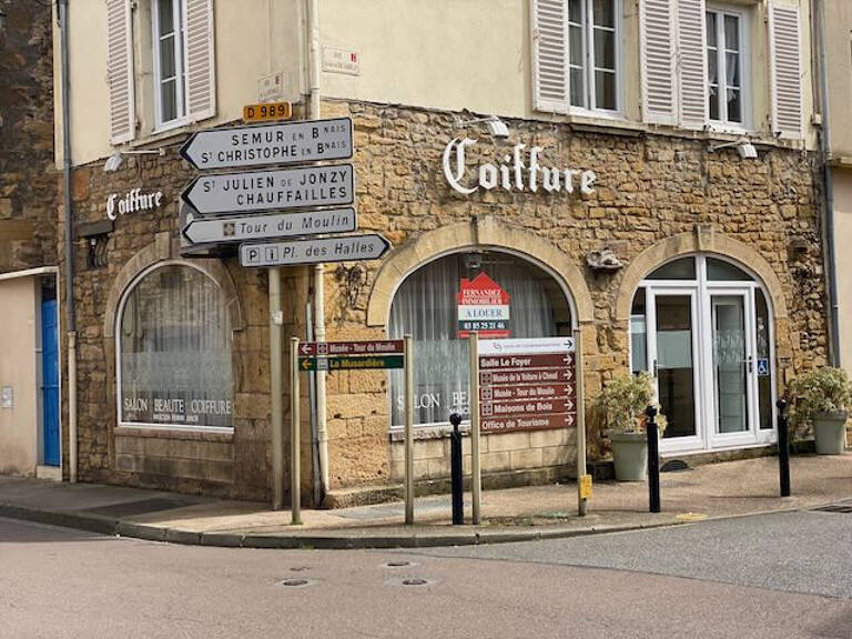 À LOUER SALON DE COIFFURE AVEC MATÉRIEL — photo 1