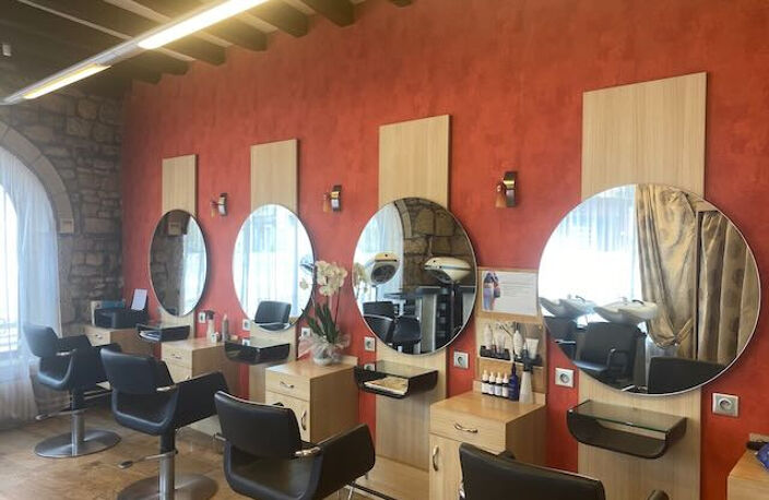 À LOUER SALON DE COIFFURE AVEC MATÉRIEL — photo 5
