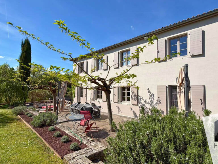VOURLES - Villa d'exception de 200 m2 rénovée avec jardin, p — photo 1