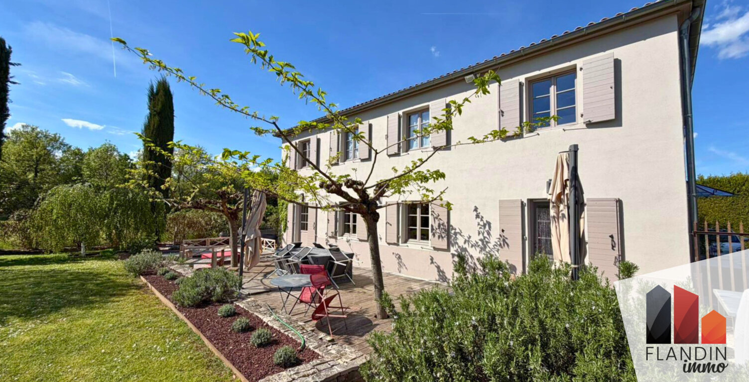 VOURLES - Villa d'exception de 200 m2 rénovée avec jardin, p — photo 1