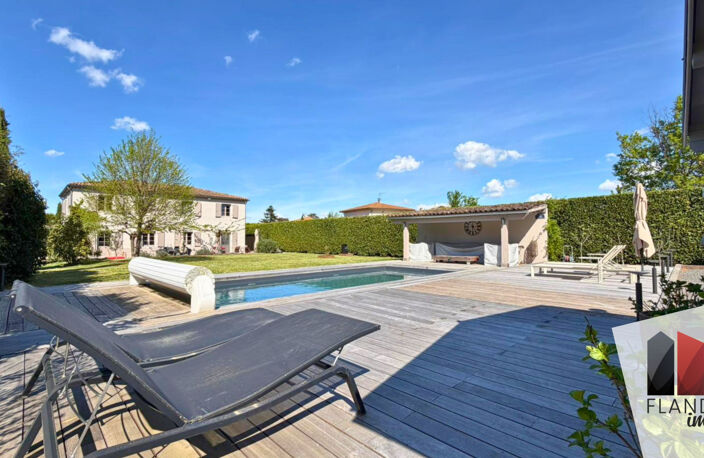 VOURLES - Villa d'exception de 200 m2 rénovée avec jardin, p — photo 3