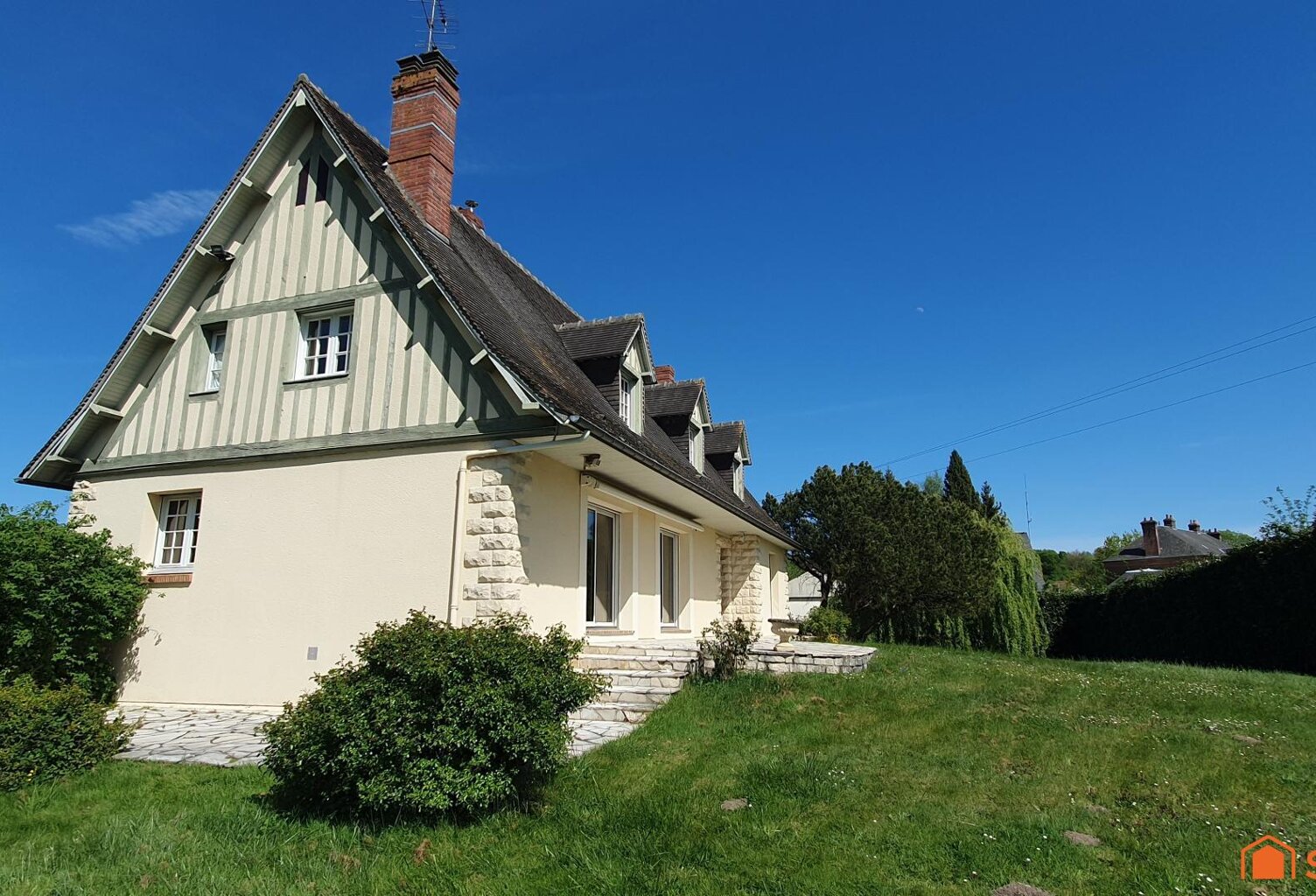 Spacieuse et confortable maison au coeur d'un village — photo 1