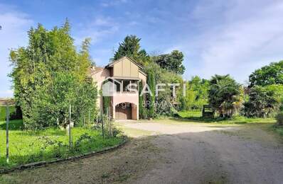 Maison avec sous-sol complet et grand terrain arboré — photo du bien