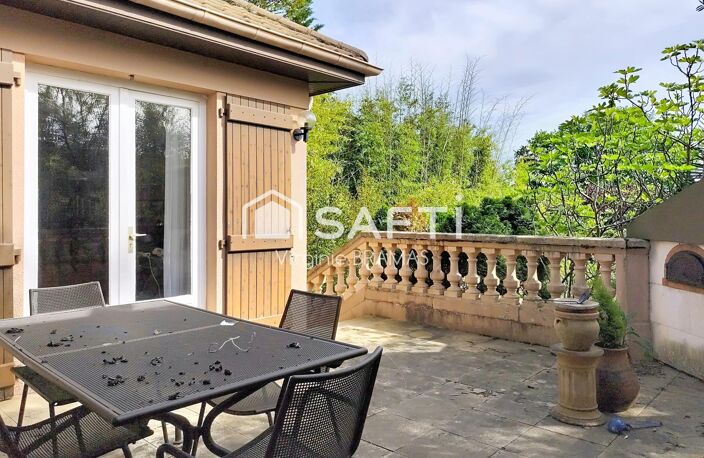 Maison avec sous-sol complet et grand terrain arboré — photo 2