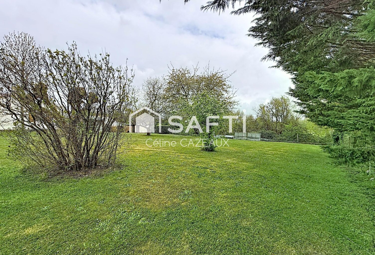 Belle parcelle de 830 m2 arborée à Soussans — photo 1