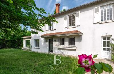 Sainte-Foy-lès-Lyon – Propriété bourgeoise rénovée avec terrain constructible de 6 093 m² — photo du bien