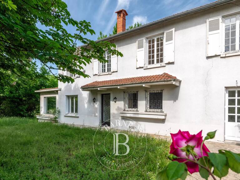 Sainte-Foy-lès-Lyon – Propriété bourgeoise rénovée avec terrain constructible de 6 093 m² — photo 1